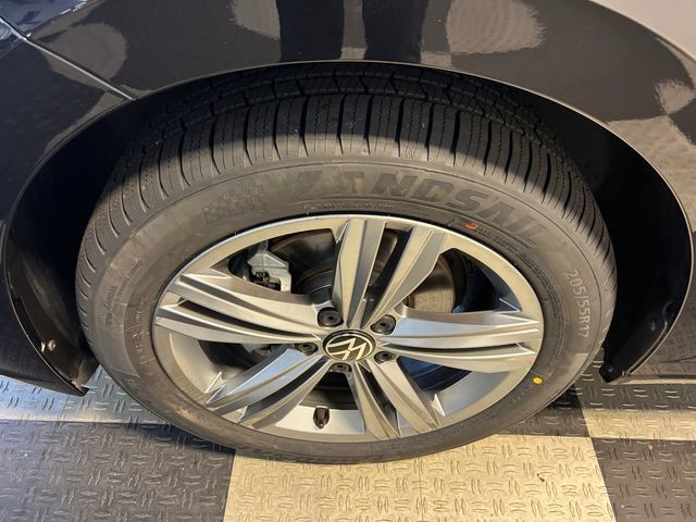 Certified 2024 Volkswagen Jetta SE FWD image 8