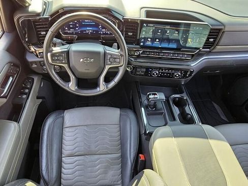 Used 2023 Chevrolet Silverado 1500 ZR2 w/ Technology Package image 10