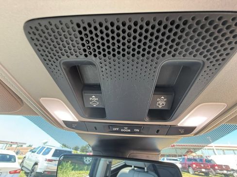 Used 2025 Honda Pilot Elite image 47