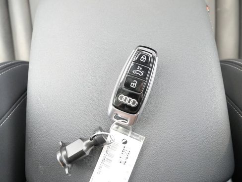 Used 2021 Audi Q8 Premium Plus AWD/4WD image 31