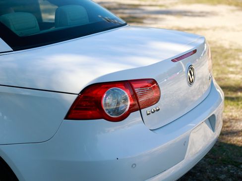 Used 2011 Volkswagen Eos Lux image 25