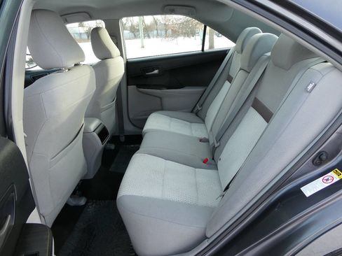 Used 2014 Toyota Camry LE image 21