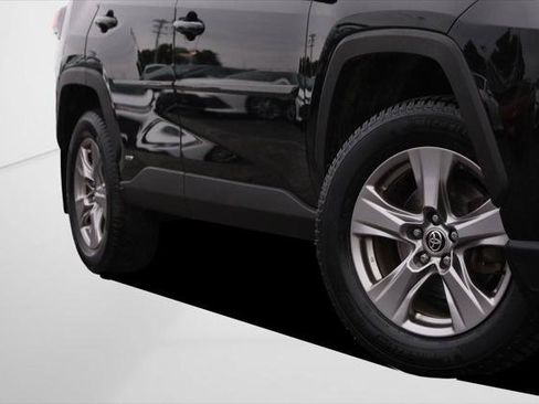 Certified 2022 Toyota RAV4 LE AWD/4WD image 3
