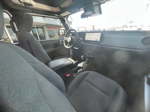 Used 2024 Jeep Gladiator Sport AWD/4WD image 9