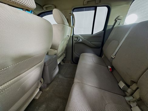 Used 2013 Nissan Frontier SV image 22