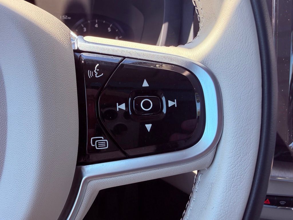Used 2021 Volvo XC60 T5 Inscription w/ Protection Package Premier FWD image 24