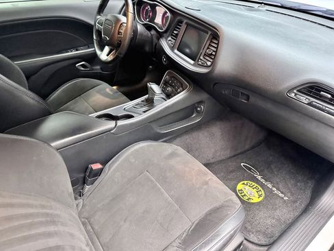 Used 2016 Dodge Challenger R/T Scat Pack w/ Leather Interior Group RWD image 11