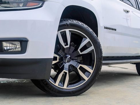 Used 2018 Chevrolet Suburban LT RWD image 2
