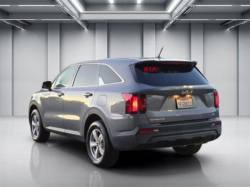 Used 2023 Kia Sorento LX image 6