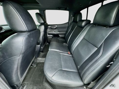 Used 2019 Toyota Tacoma TRD Sport w/ TRD Premium Sport Package RWD image 16