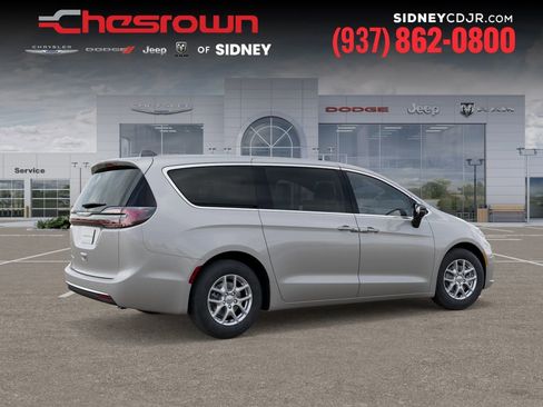 New 2026 Chrysler Pacifica Select image 4