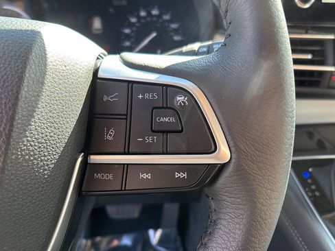 Used 2025 Toyota Sienna XLE w/ XLE Plus Package image 25