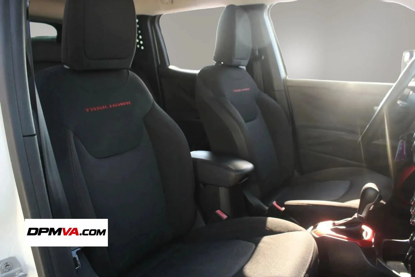 Used 2015 Jeep Renegade Trailhawk AWD/4WD image 21