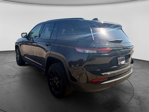 Used 2024 Jeep Grand Cherokee Altitude AWD/4WD image 7