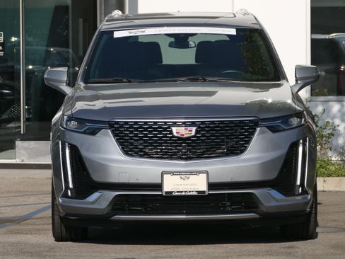 Certified 2025 Cadillac XT6 Premium Luxury FWD image 9