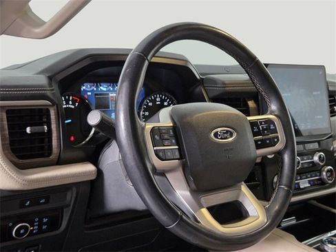 Used 2023 Ford Expedition Limited image 11