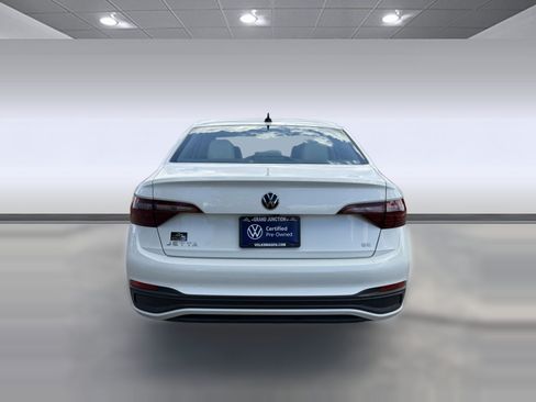 Used 2024 Volkswagen Jetta SE FWD image 4