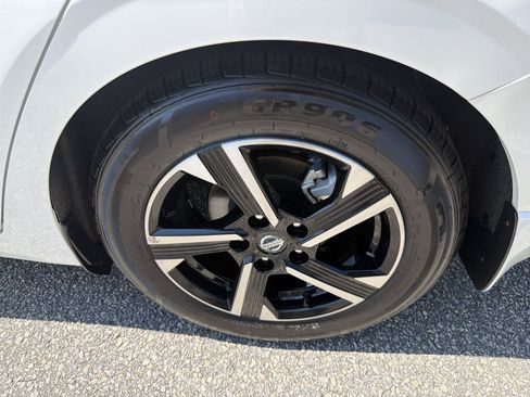 Used 2025 Nissan Sentra SV FWD image 28