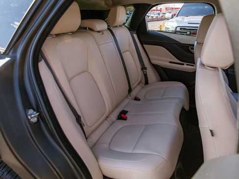 Used 2020 Jaguar F-PACE Premium image 8