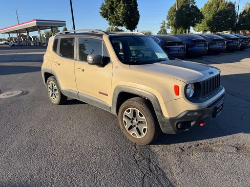 Used 2015 Jeep Renegade Trailhawk w/ Popular Equipment Group AWD/4WD image 7