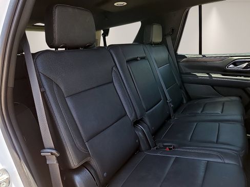 Used 2022 Chevrolet Tahoe LT w/ Luxury Package RWD image 10