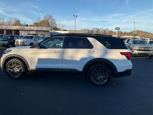 New 2026 Ford Explorer ST image 8