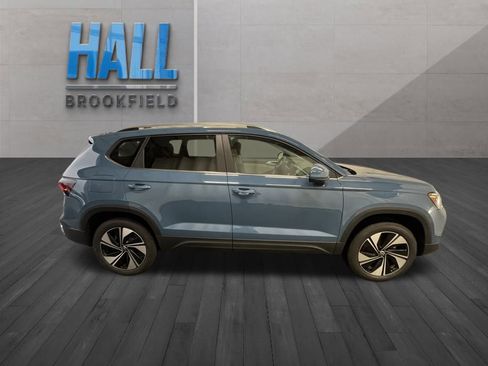 New 2026 Volkswagen Taos SE image 6