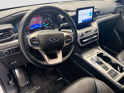 Used 2023 Ford Explorer XLT w/ Equipment Group 202A image 7