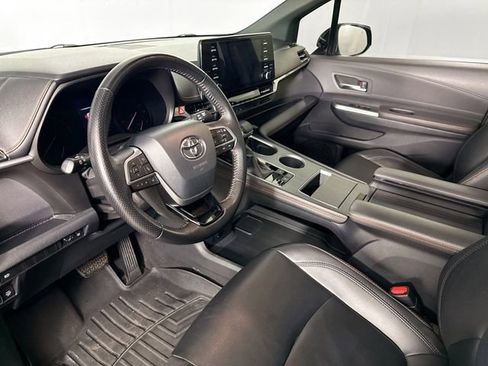 Used 2021 Toyota Sienna XSE image 22