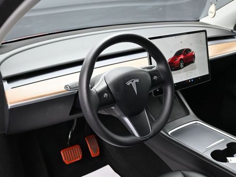 Used 2023 Tesla Model Y Long Range image 17