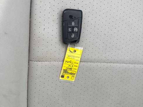 Used 2021 Volkswagen Tiguan SEL AWD/4WD image 21