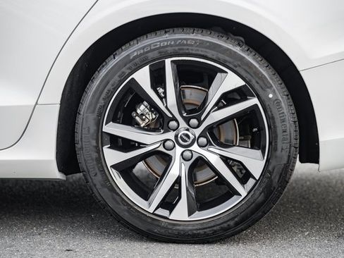 Used 2024 Volvo S60 B5 Plus image 18