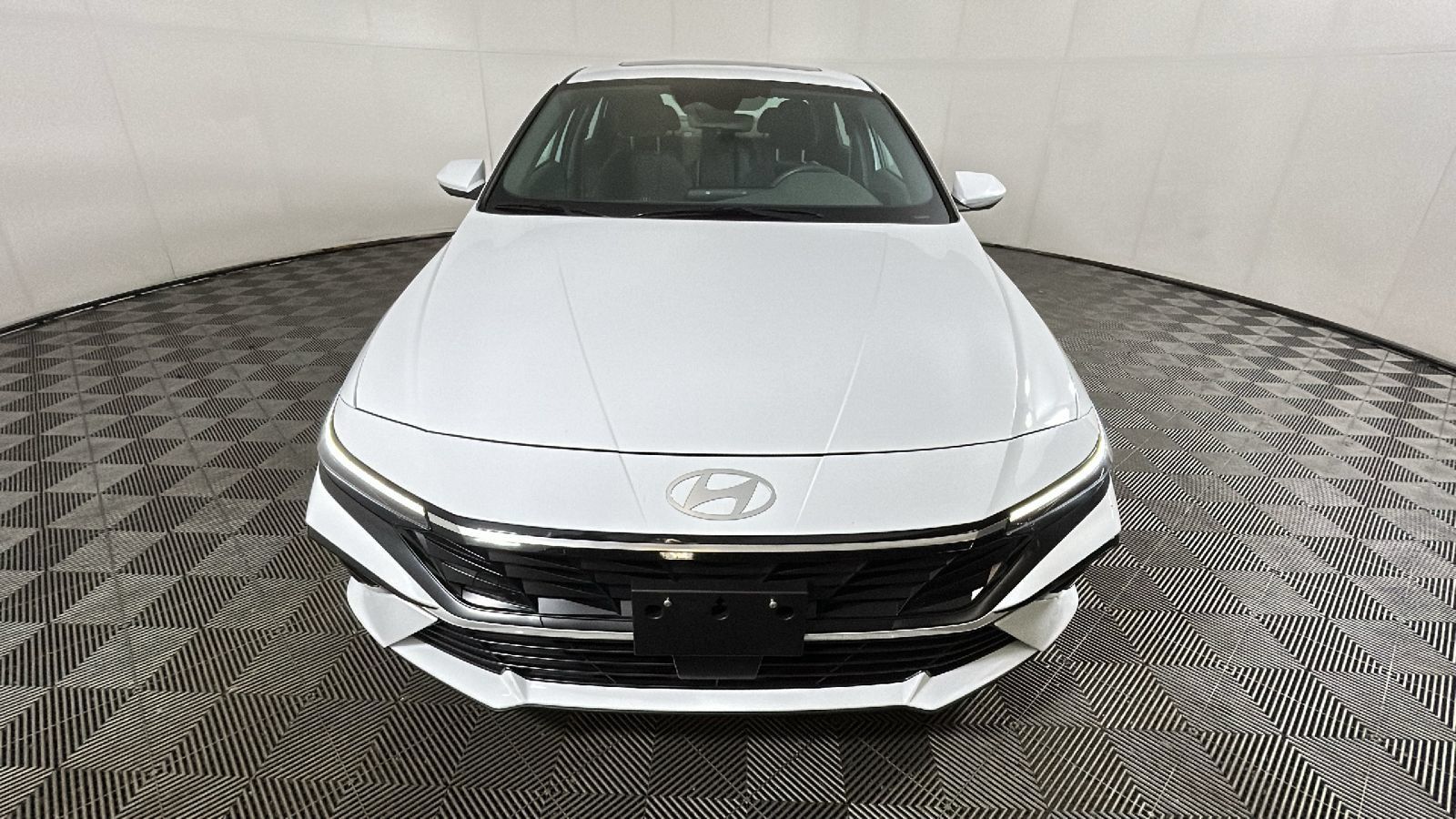 Used 2025 Hyundai Elantra SEL FWD image 8