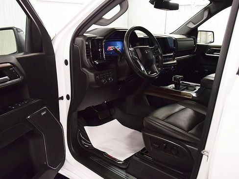 Used 2024 Chevrolet Silverado 1500 RST AWD/4WD image 17