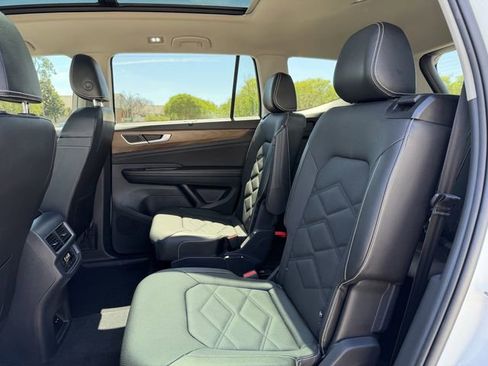 Used 2024 Volkswagen Atlas SE image 17