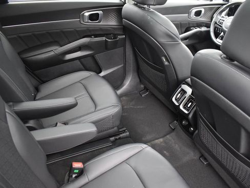 Used 2022 Kia Sorento SX w/ Panoramic Sunroof Package image 30