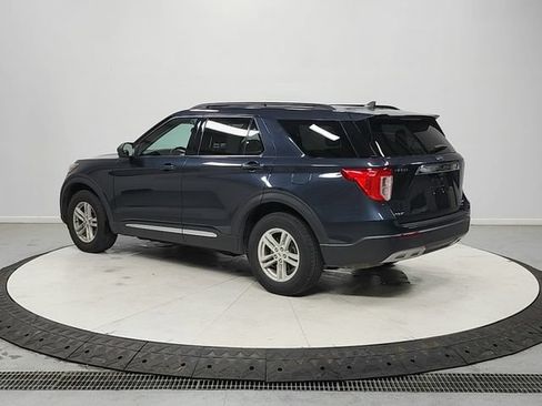 Used 2022 Ford Explorer XLT w/ Equipment Group 202A AWD/4WD image 5