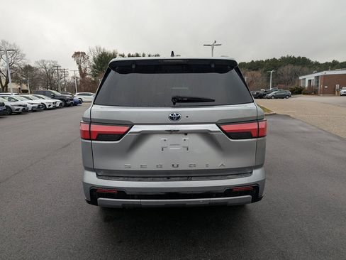 Used 2023 Toyota Sequoia Limited image 4