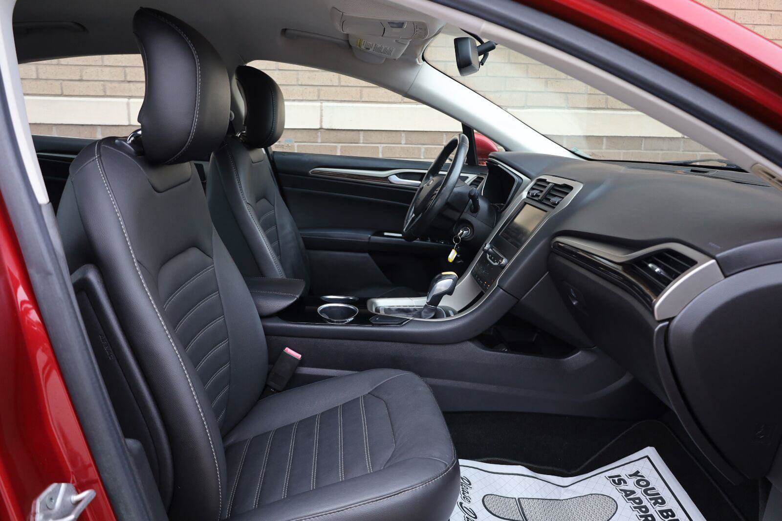 Used 2014 Ford Fusion SE w/ Equipment Group 202A FWD image 27