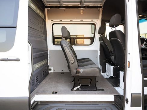 Used 2021 Mercedes-Benz Sprinter 3500 image 38