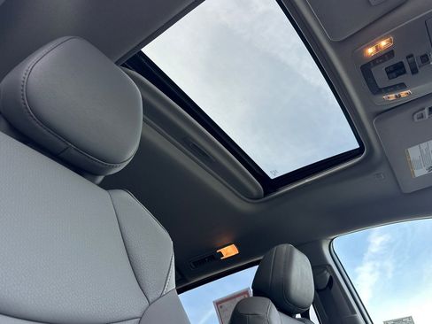 Certified 2022 Toyota Sienna XLE w/ XLE Plus Package image 18