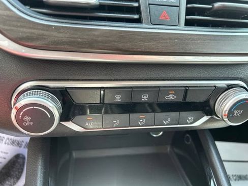 Used 2024 Nissan Altima 2.5 SV FWD image 24