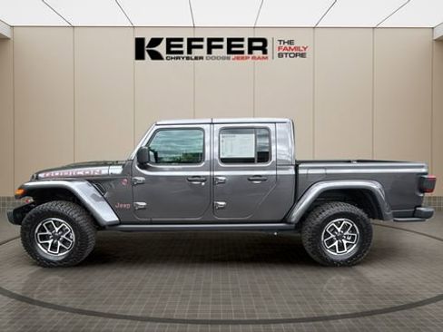 Certified 2025 Jeep Gladiator Rubicon w/ Convenience Group AWD/4WD image 2
