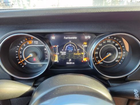 Used 2022 Jeep Wrangler Unlimited Sahara image 25