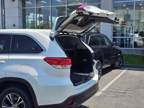 Used 2019 Toyota Highlander LE FWD image 8