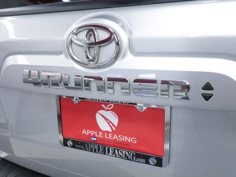 Used 2020 Toyota 4Runner SR5 Premium w/ Moonroof Package RWD image 30