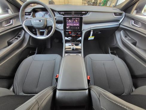 New 2025 Jeep Grand Cherokee Altitude image 22