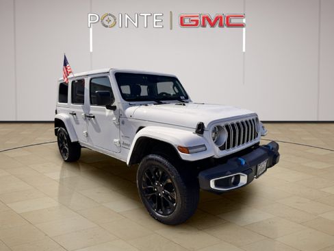 Used 2024 Jeep Wrangler Sahara image 11