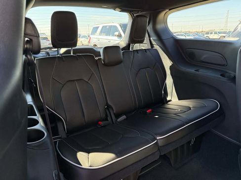 New 2026 Chrysler Pacifica Limited image 38