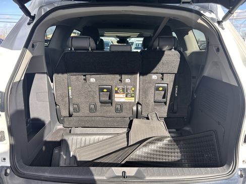 Used 2023 Toyota Sienna Limited image 31